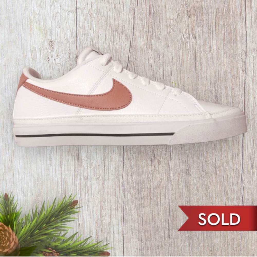 NEW IN BOX Nike Court Legacy